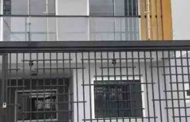 Imagem: A casa possui 5 Dormitórios, 3 Banheiros, 3 Vagas na garagem