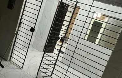 Imagem: A casa possui 3 Dormitórios, 2 Banheiros, 1 Vaga na garagem