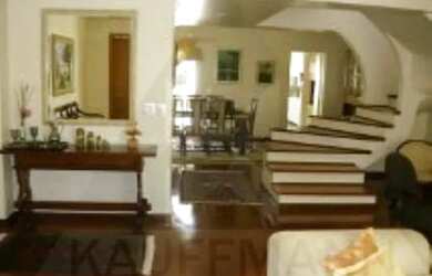 Imagem: A casa possui 3 Dormitórios, 3 Banheiros, 3 Vagas na garagem