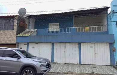 Imagem: A casa possui 3 Dormitórios e 2 Banheiros e está localizado