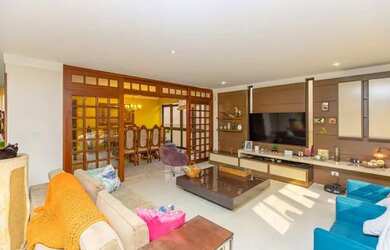 Imagem: A casa possui 5 Dormitórios, 5 Banheiros, 4 Vagas na garagem