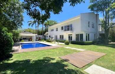 Imagem: A casa em condomínio possui 4 Dormitórios, 5 Banheiros, 5