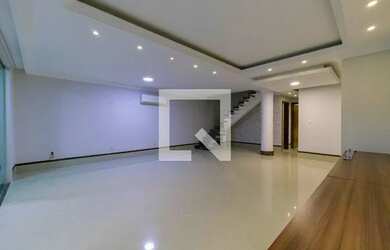 Imagem: A casa em condomínio possui 5 Dormitórios, 5 Banheiros, 5