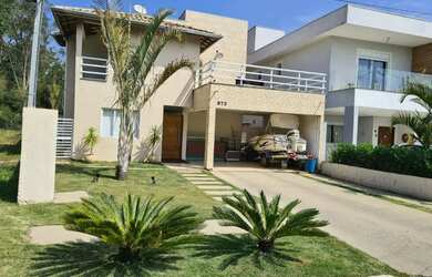 Imagem: A casa possui 4 Dormitórios, 4 Banheiros, 4 Vagas na garagem