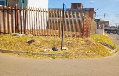 Imagem: O terreno possui 240m² de Área e está localizado em Ponte