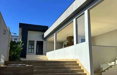 Imagem: A casa em condomínio à venda possui 3 Dormitórios, 4 Banheiros