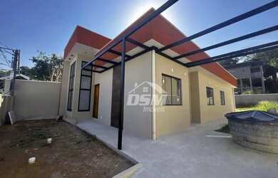 Imagem: A casa possui 3 Dormitórios, 1 Banheiro, 2 Vagas na garagem