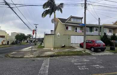 Imagem: A casa possui 3 Dormitórios, 5 Banheiros, 2 Vagas na garagem