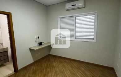 Imagem 2: Casa disponível para locação em condomínio fechado