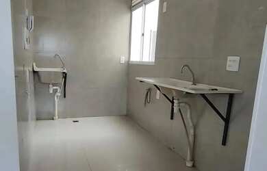 Imagem: O apartamento possui 2 Dormitórios, 1 Banheiro, 1 Vaga na garagem