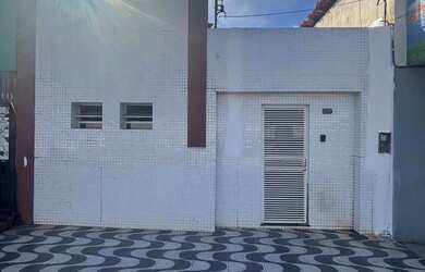 Imagem: A casa possui 3 Dormitórios, 3 Banheiros, 1 Vaga na garagem