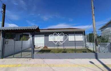 Imagem: A casa possui 3 Dormitórios, 2 Banheiros, 5 Vagas na garagem