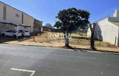 Imagem: O terreno possui 12m² de Área e está localizado em Martins