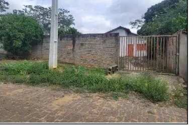 Imagem: A casa possui 3 Dormitórios, 1 Banheiro, 1.711m² de Área