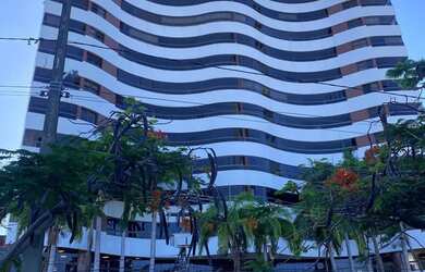 Imagem: O apartamento possui 5 Dormitórios, 5 Banheiros, 4 Vagas na