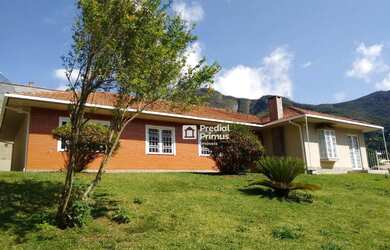 Imagem: A casa possui 5 Dormitórios, 4 Banheiros, 500m² de Área e