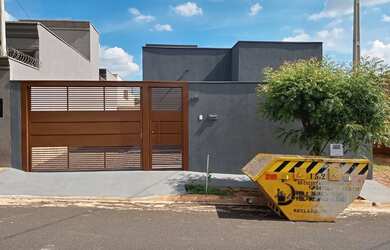 Imagem: A casa possui 2 Dormitórios, 1 Banheiro, 60m² de Área, Varanda