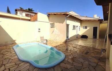 Imagem: A casa possui 5 Dormitórios, 5 Banheiros, 5 Vagas na garagem