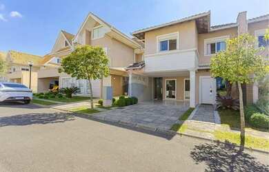 Imagem: A casa em condomínio possui 3 Dormitórios, 3 Banheiros, 2