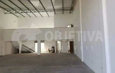 Imagem: O depósito possui 2 Vagas na garagem, 298m² de Área, Imóvel