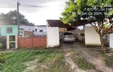 Imagem: A casa possui 2 Dormitórios, 1 Banheiro, 1 Vaga na garagem