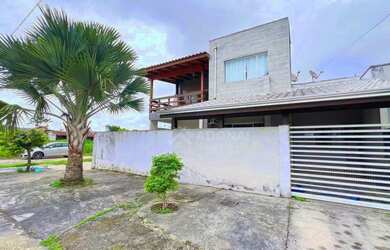 Imagem: A casa em condomínio possui 4 Dormitórios, 3 Banheiros, 2