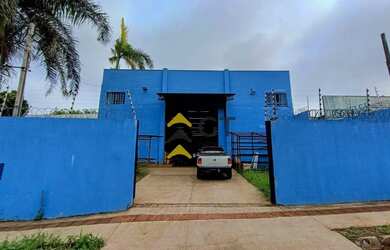 Imagem: O depósito possui 5 Vagas na garagem e 630m² de Área e está