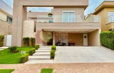 Imagem: A casa em condomínio possui 5 Dormitórios, 5 Banheiros, 4