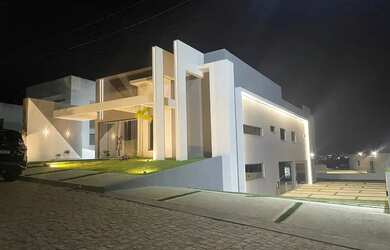 Imagem: A casa em condomínio possui 4 Dormitórios, 5 Banheiros, 5