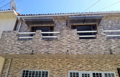 Imagem: A casa possui 2 Dormitórios, 1 Banheiro e está localizado