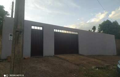 Imagem: A casa possui 2 Dormitórios, 2 Banheiros, 2 Vagas na garagem