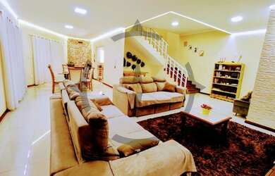 Imagem: A casa possui 3 Dormitórios, 3 Banheiros, 3 Vagas na garagem