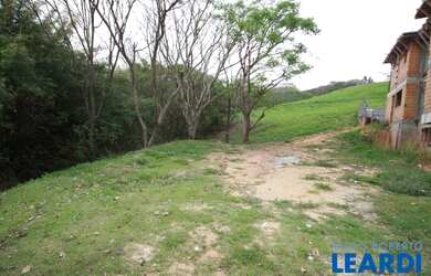 Imagem: O terreno possui 483m² de Área e está localizado em Suru