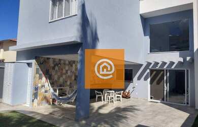 Imagem: A casa em condomínio possui 4 Dormitórios, 4 Banheiros, 4