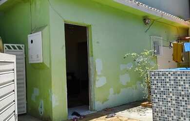 Imagem: A casa possui 2 Dormitórios, 1 Banheiro, 100m² de Área e