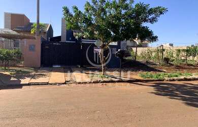Imagem: A casa possui 2 Dormitórios, 1 Banheiro, 1 Vaga na garagem