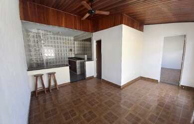 Imagem: A casa possui 2 Dormitórios, 2 Banheiros, 118m² de Área e