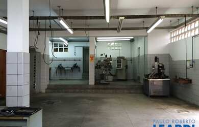 Imagem: O depósito possui 5 Vagas na garagem, 497m² de Área e está