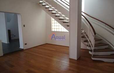 Imagem: A casa possui 4 Dormitórios, 5 Banheiros, 3 Vagas na garagem