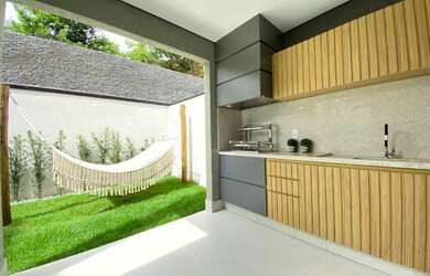 Imagem: A casa possui 3 Dormitórios, 2 Banheiros, 2 Vagas na garagem