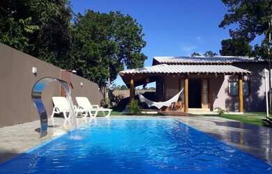 Imagem: A casa possui 4 Dormitórios, 3 Banheiros, 3 Vagas na garagem