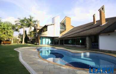 Imagem: A casa em condomínio possui 4 Dormitórios, 5 Banheiros, 5