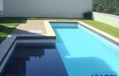 Imagem: A casa em condomínio possui 4 Dormitórios, 5 Banheiros, 4