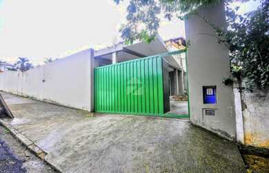 Imagem: O depósito possui 2 Vagas na garagem, 250m² de Área e está