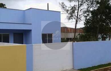 Imagem: A casa possui 2 Dormitórios, 1 Banheiro, 2 Vagas na garagem