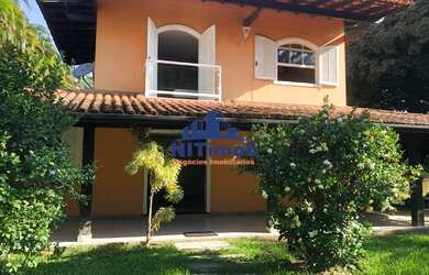 Imagem: A casa possui 5 Dormitórios, 3 Banheiros, 2 Vagas na garagem