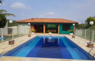 Imagem: A fazenda possui 150m² de Área e está localizado em Centro