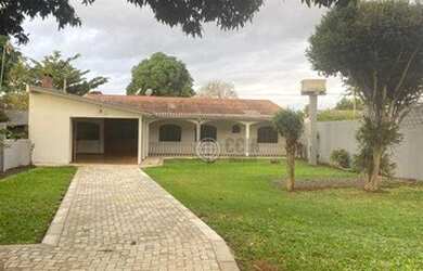 Imagem: A casa possui 3 Dormitórios, 2 Banheiros, 3 Vagas na garagem