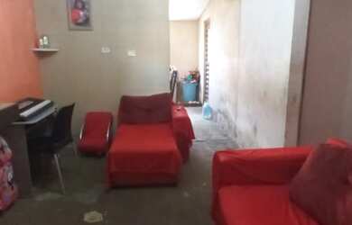 Imagem: A casa possui 2 Dormitórios, 1 Banheiro, 1 Vaga na garagem