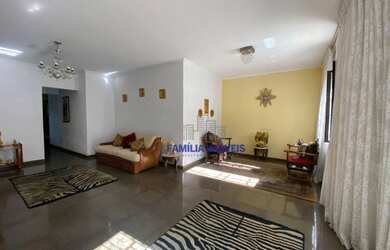 Imagem: A casa possui 5 Dormitórios, 5 Banheiros, 2 Vagas na garagem